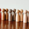 HOPTOYS Montessori Pour Tous<Personnages Bois Par 10